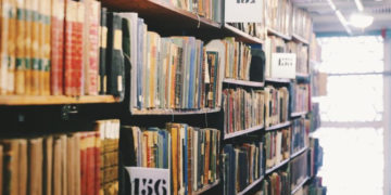 Китепканада өзүңүздү туура алып жүрүүнү билесизби? Эрежелер