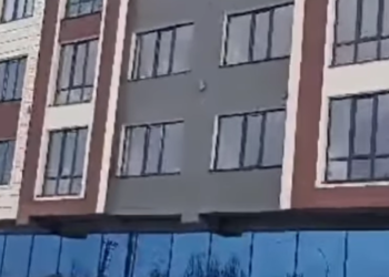 Кыргызстандагы жер титирөө. Караколдогу үйлөр текшерилүүдө