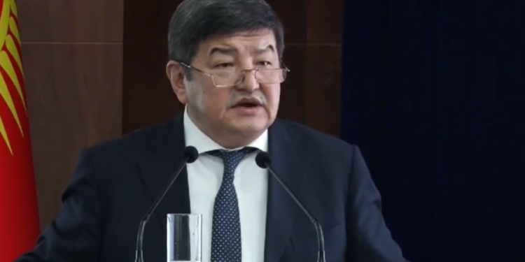 Акылбек Жапаров: «Мамкызматкерлер премия алгысы келсе, ККМ чек чогултсун»