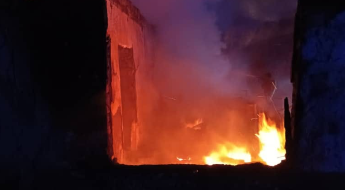 Түндө Сүлүктүдө үй өрттөндү