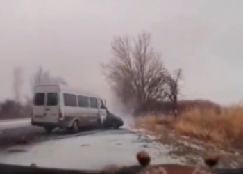 Айланма жолдогу үрөй учурган жол кырсыктын видеосу тарады. Милиция эмне дейт?