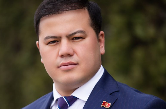 Жогорку Сот депутат Фарходбек Алимжановду мандатынан ажыраткан чечимди күчүндө калтырды