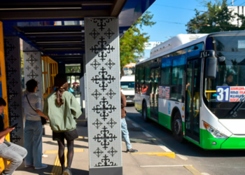 Эми аялдамада туруп эле коомдук транспорттун качан келерин көрүүгө болот