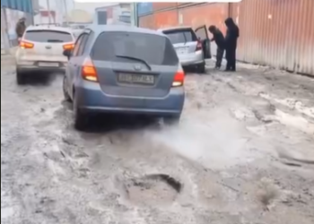 «Дордой» базарындагы тамтыгы чыккан жолдун видеосунан кийин Акылбек Жапаров видео жарыялады