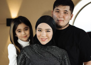 «Уул же кыз экенин биле элекпиз». Ырчы Кызсайкал Кабылова кош бойлуу экенин ачыктады