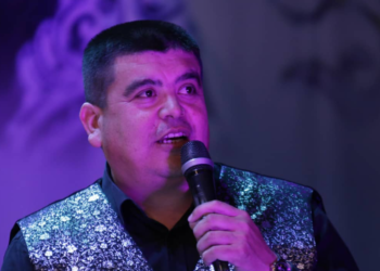 Куудул Тынар Курбаналиев сахнадагы тамаша үчүн кечирим сурады (видео)