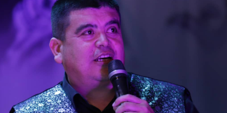 Куудул Тынар Курбаналиев сахнадагы тамаша үчүн кечирим сурады (видео)