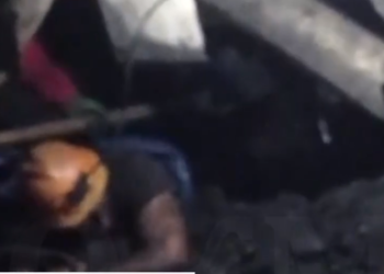 Сүлүктүдөгү шахтада уранды басып калган 2 жумушчу куткарылды (видео)