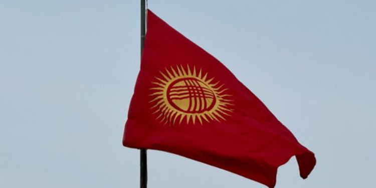 «Ала-Тоо» аянтына 40 эмес, 39 нуру бар желек илингенби? Мэриянын жообу