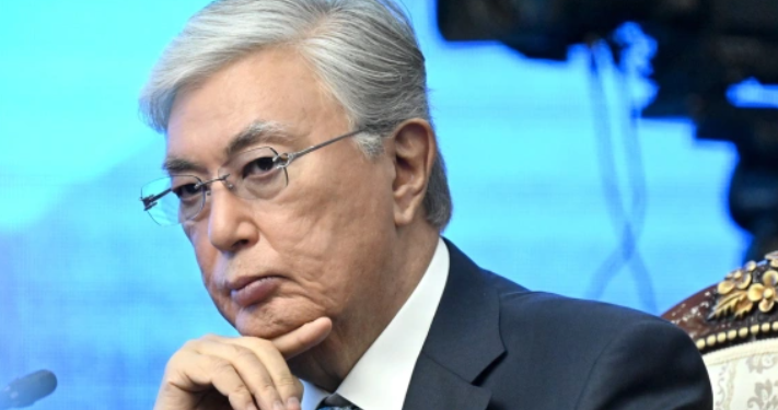 Казак президенти Конституцияны өзгөртпөрүн жана 2026-жылы шайлоого катышпай турганын айтты