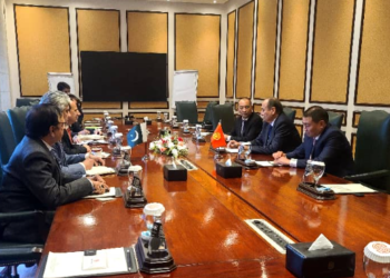 Пакистандык студенттердин Кыргызстанда тийиштүү деңгээлде билим албай жатканы айтылды