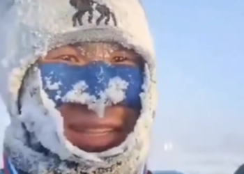 «Өзүмдү жоготуп коё жаздадым». Якутияда -55 градус суукта чуркоо марафону өттү (видео)