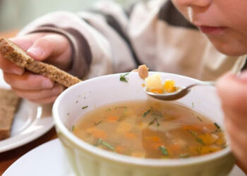 «Бала-бакчаларда тамак ата-энелердин эсебинен берилет» деген пунктту жокко чыгаруу демилгеленди