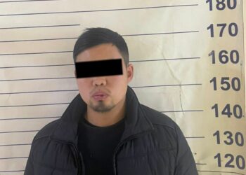 Бишкекте көчөдө милиция кызматкери экенин айткан жаран акча талап кылган