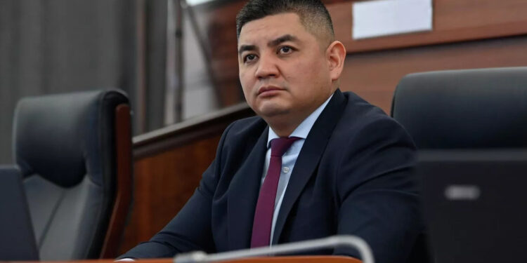 «Кызыккан жокмун». Садыр Жапаров Ак Үйдөн качкан депутат боюнча үн катты