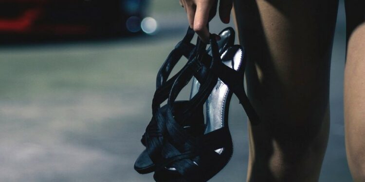 Ошто 17 жана 19 жаштагы бир тууган эже-сиңди сойкулук кылууга шектелип кармалды