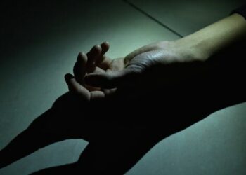 Токтогулда үйдөн эркек кишинин жансыз денеси табылды. Шектүүлөр эмне болгонун айтып беришти