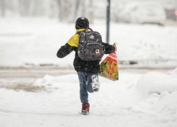Бишкектеги мектептерде суукка байланыштуу сабактын убактысы кыскартылышы мүмкүн