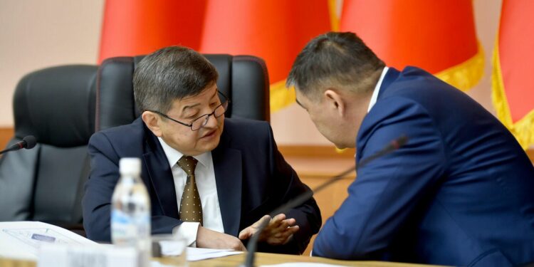 Жапаров: «Камчылай турган жерге Камчыны, акыл-эс керек жерге Акылды койгон»