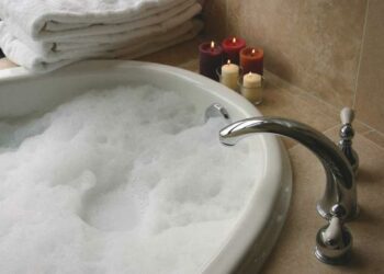 Быйыл Бишкекте ысык суу жылдагыдан узак убакытка өчүрүлөрү айтылды