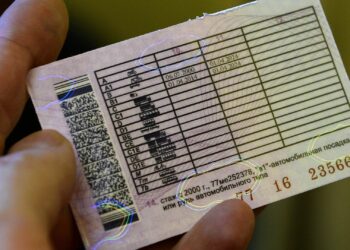 Казакстанда Кыргызстандын айдоочулук күбөлүгү менен жүрүүгө тыюу салындыбы? ТИМдин маалыматы