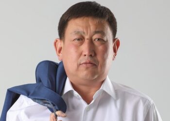 Депутат: «Бакыт Төрөбаев айыл чарба министри болгондо алма-өрүк гүлдөп кетти»