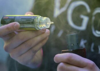 Шаирбек Ташиев электрондук тамеки чегүүгө толугу менен тыюу салууну сунуштады