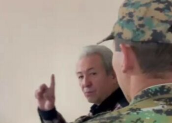 Сот Адахан Мадумаровду эмнеге сот залынан чыгарып жиберди? Жактоочунун жообу