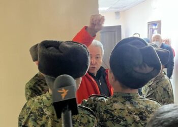 Адахан Мадумаровдун иши боюнча соттук отурум өтүп жатат. Кимдер чакырылган?