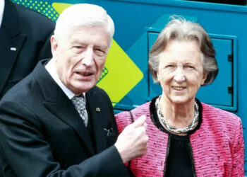 Нидерланддардын экс-премьери жубайы менен эвтаназия кылдырып, көз жумушту