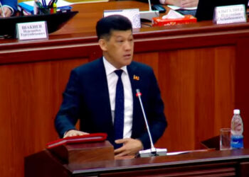 Толкунданып кеттиби? Жаңы депутат Саид Зулпуев Жогорку Кеңеште ант берди