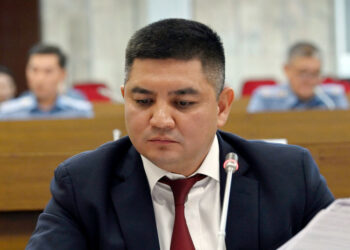 Бүгүн Эмил Жамгырчиевдин депутаттык мандатын алуу маселеси каралат