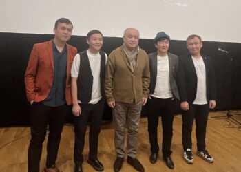 Кыргыз стендапчылары биринчи жолу Берлинде концерт уюштурушту