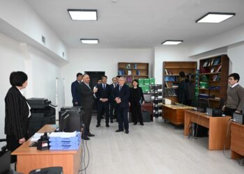 Шакиев: «Мамлекеттик тил боюнча улуттук комиссиянын кызматкерлеринин маянасы үч эсе көтөрүлөт»