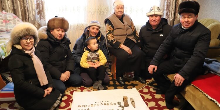 Табылга тапкан таластык тургундун үйүнө адистер барышты (сүрөт)