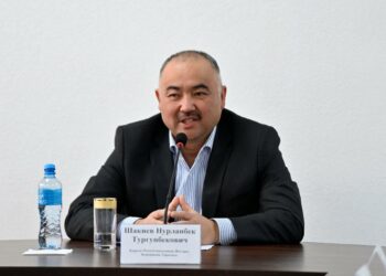 Төрага Нурланбек Шакиев Мажарстанга барды. Кайсы депутаттар коштоп жүрөт?