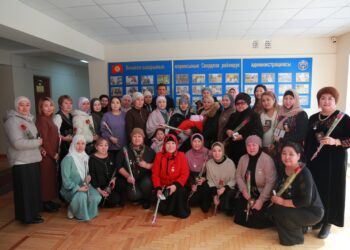 Бишкектеги көп балалуу энелерге «Баатыр эне» ордени тапшырылды (сүрөт)