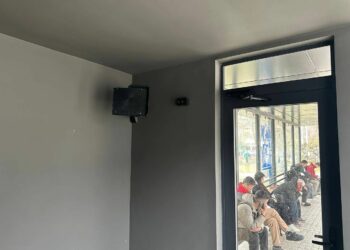 Бишкектеги аялдаманын эшигин сындырып, сыналгы уурдап кетишкен