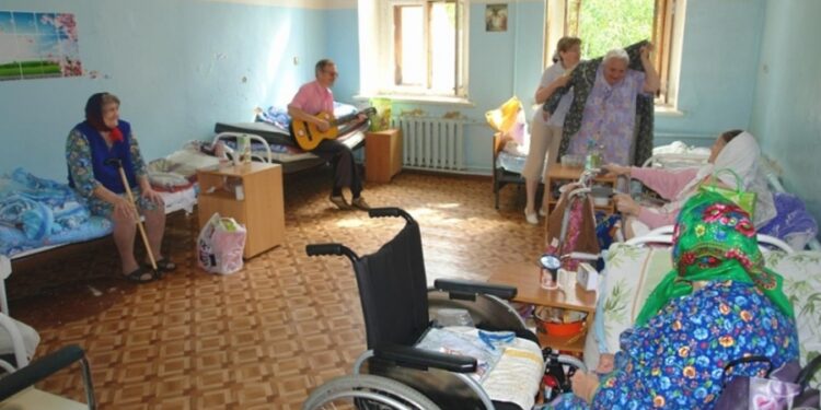 Бишкектеги карылар үйүндө жашагандар башка жатак-үйгө которулат