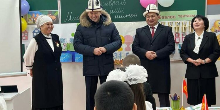 Депутат Русланбек Жакышов Таластагы мектептин ачылышына катышты (сүрөт)