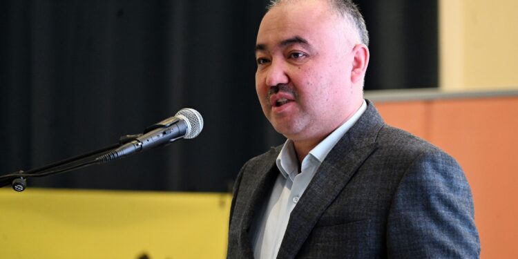 Шакиев WorldSkills Kyrgyzstan жумушчу кесиптердин улуттук чемпионатынын ачылыш аземине катышты