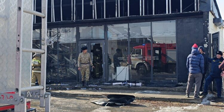 Караколдо лыжаларды ижарага берүүчү жай өрттөндү (сүрөт)