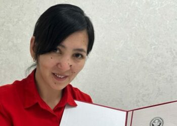 Ак-Ордо конушунда үйү сүрдүрүлгөн келин эсиңиздеби? Ал үйүнүн кызыл китебин алды