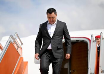 Садыр Жапаровду Дубайда кандай тосуп алышты? Сүрөт