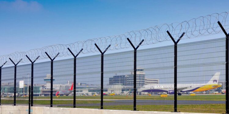 Тамчыдагы аэропорт пескоблок эмес, эми тор тосмо менен курчалат