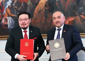 Жогорку Кеңеш менен Улуу Мамлекеттик Хуралдын төрагалары меморандумга кол коюшту