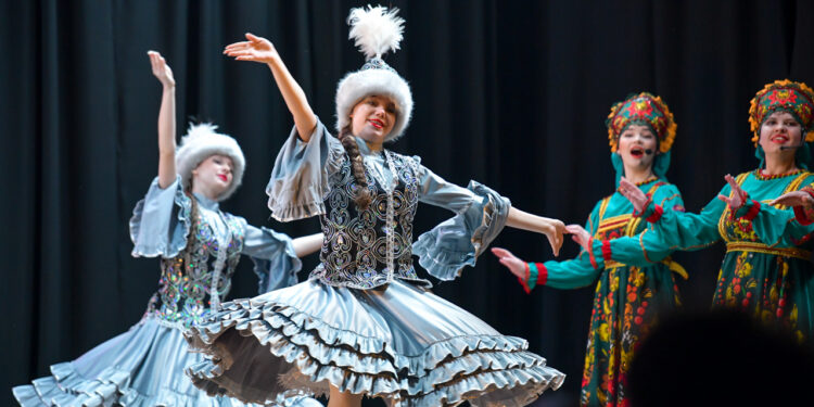 Бишкекте Эне тилдин эл аралык күнү белгиленди (сүрөттөр)