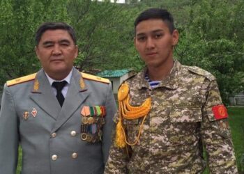 Камчыбек Ташиевдин уулу өзү жашаган батирди жалгыз бой энеге белек кылды (видео)