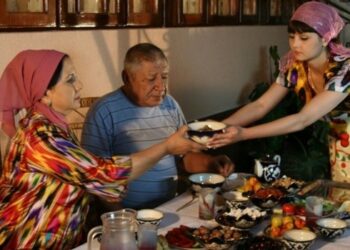 Акылбек Жапаров: «Кайната менен кайненесин сыйлабаган келинди үлгү көрбөө керек»