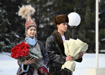 Акылбек Жапаров Казакстанга барды